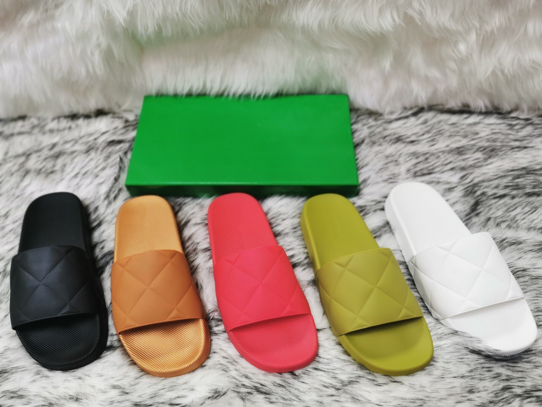 

Summer woman large size soft bottom flat slippers femal soft leather comfortable beach slippers woman high quality fashion holidays slippers, As pic 1