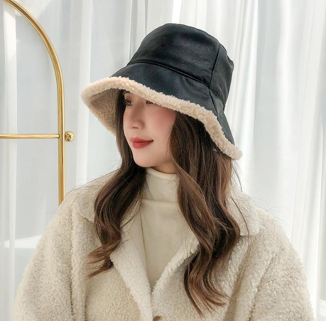 

New Winter Raw EdgeBucket Hat Women PU Warm Velvet Solid Bucket Hats Unisex Fashion Panama Fisherman Caps Tourism Present Cap, Black