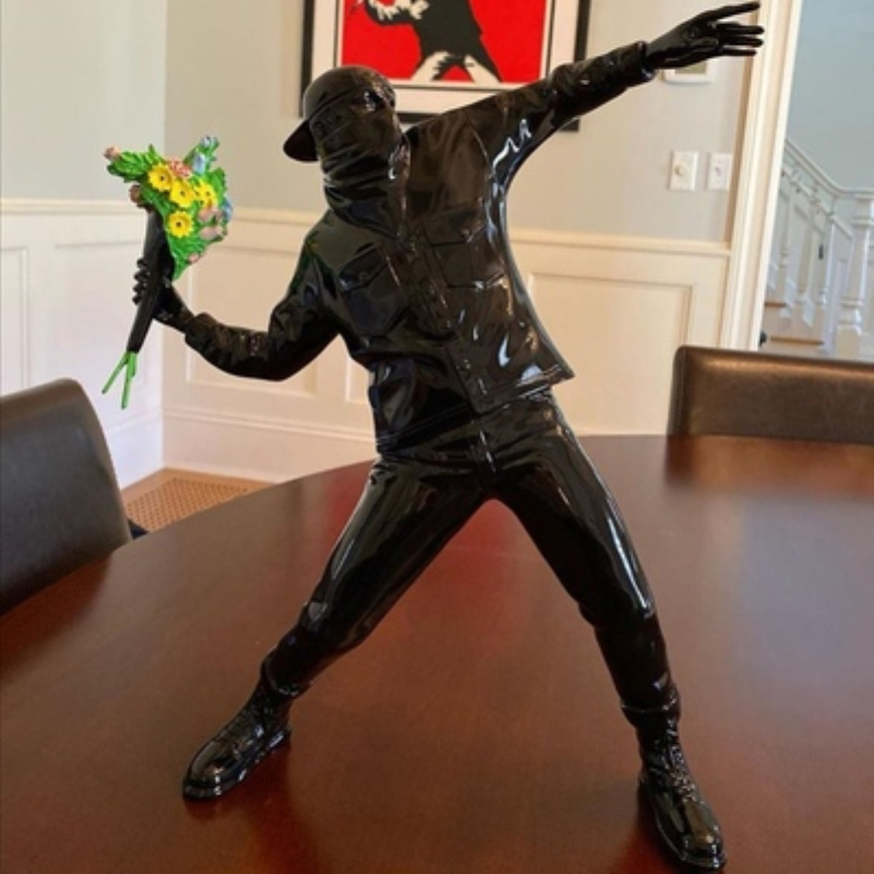 

2021 banksy flower bomber resin figurine england street art throwing flower sculpture statue bomber polystone figure collectible art
