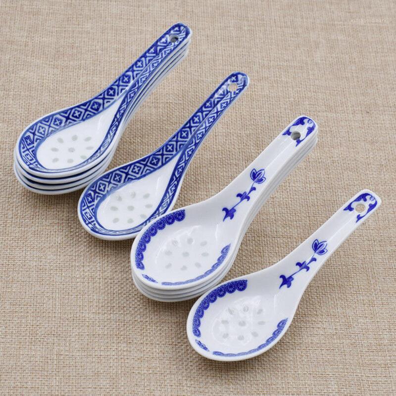 

5pcs China Chinese Style Ceramic Spoon Blue And White Soup Spoons Chinese Porcelain Ceramics Spoon Kitchen Tableware1