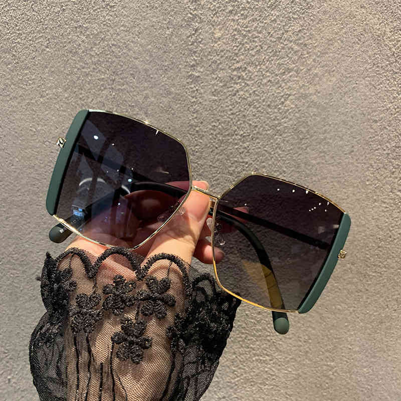 

New super large frame style Black Sunglass Women's big face looks thin