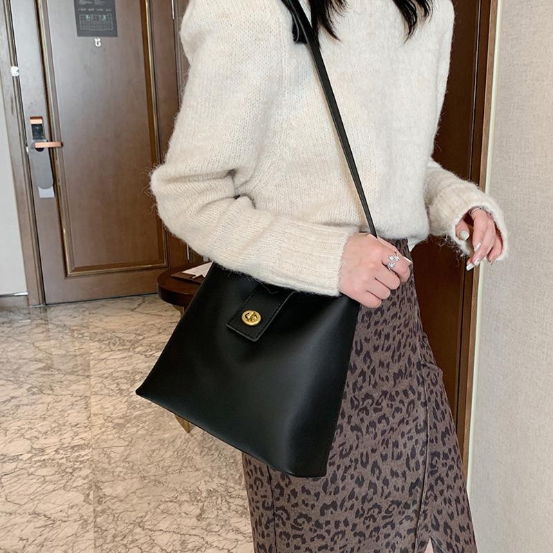 

Women's bag Ladies Fashion Shoulder Bag Handbag All-match Messenger Baguette Handbag For Women 2020 New Brown Chain Ladies, Sky blue