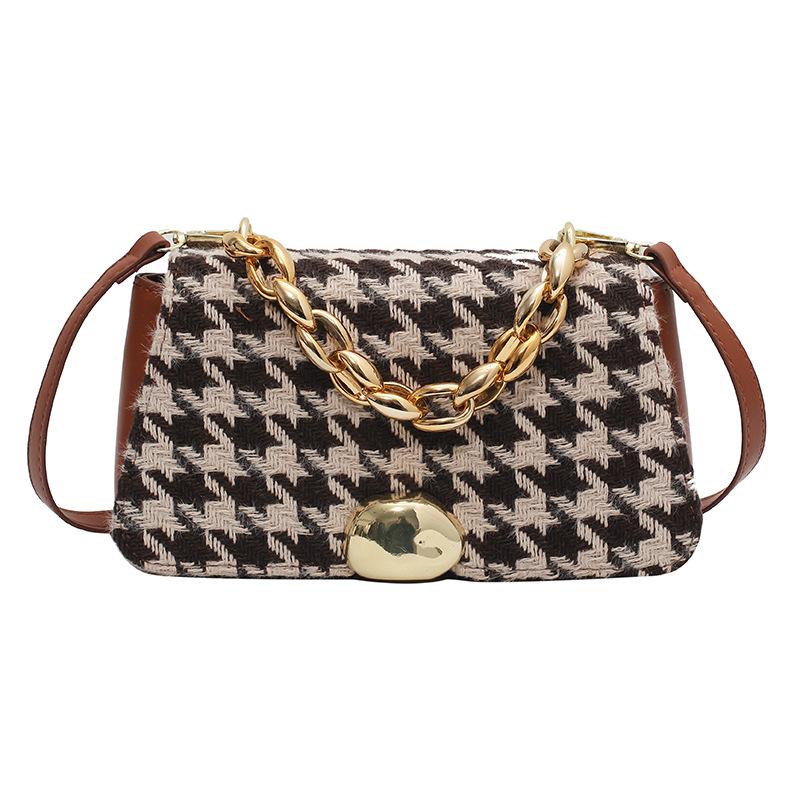 

2021 net red Korean version small bag women's New Retro messenger bag versatile portable small square, Black