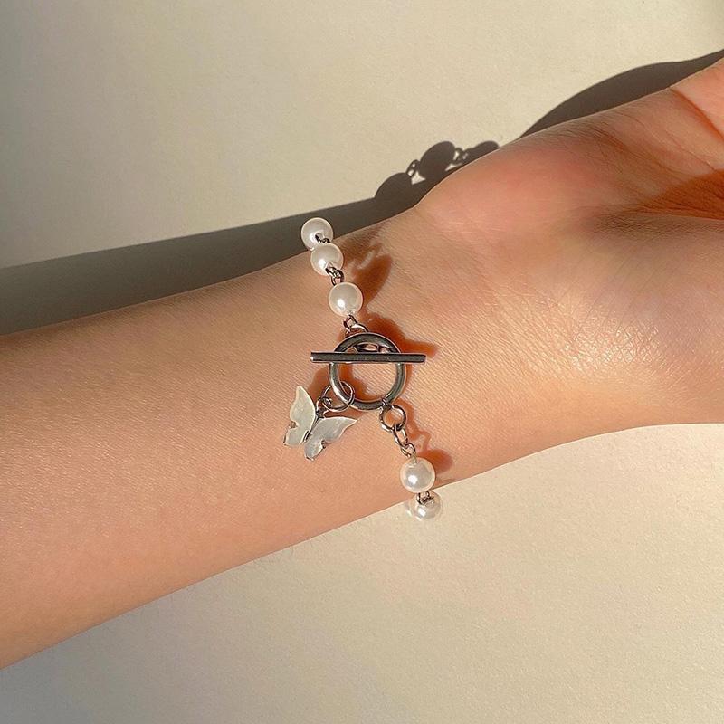 

Charm Bracelets Korea Designer Chrams Butterfly Pendant For Women OT Buckle Pearl Chains Jewelry Wholesale Pulseras