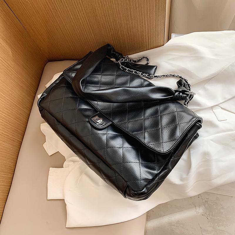 

2021 Autumn And Winter New Female Bag Soft Surface Ladies Bag Fashion Chain Leisure Big Messenger Lady Handbag, Black