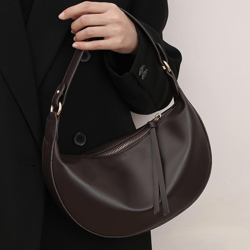 

Retro Half Moon Bags for Women 2021 Casual Niche Mini Shoulder Bag Trendy Vintage Handbag Female Small Purses, Black