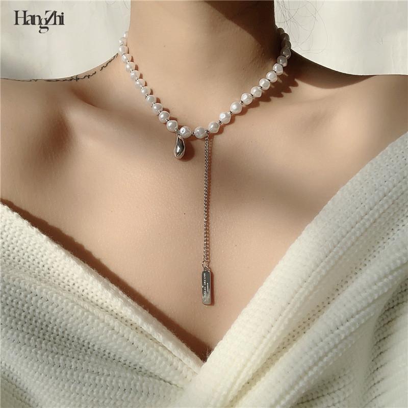 

Chokers Hangzhi 2021 Natural Baroque Pearl Necklace Metal Chain Set Retro French Simple Style OT Button Sweater Suit Matching