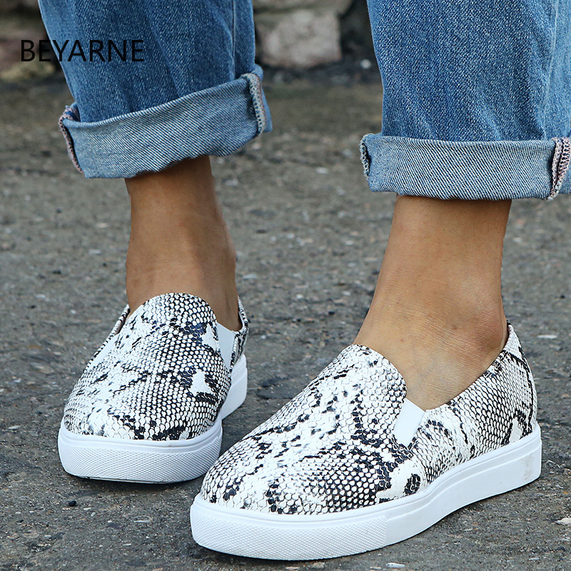 

2021 The New Women's Snakestress Mix Sliding Into Flat Shoes Rkqj