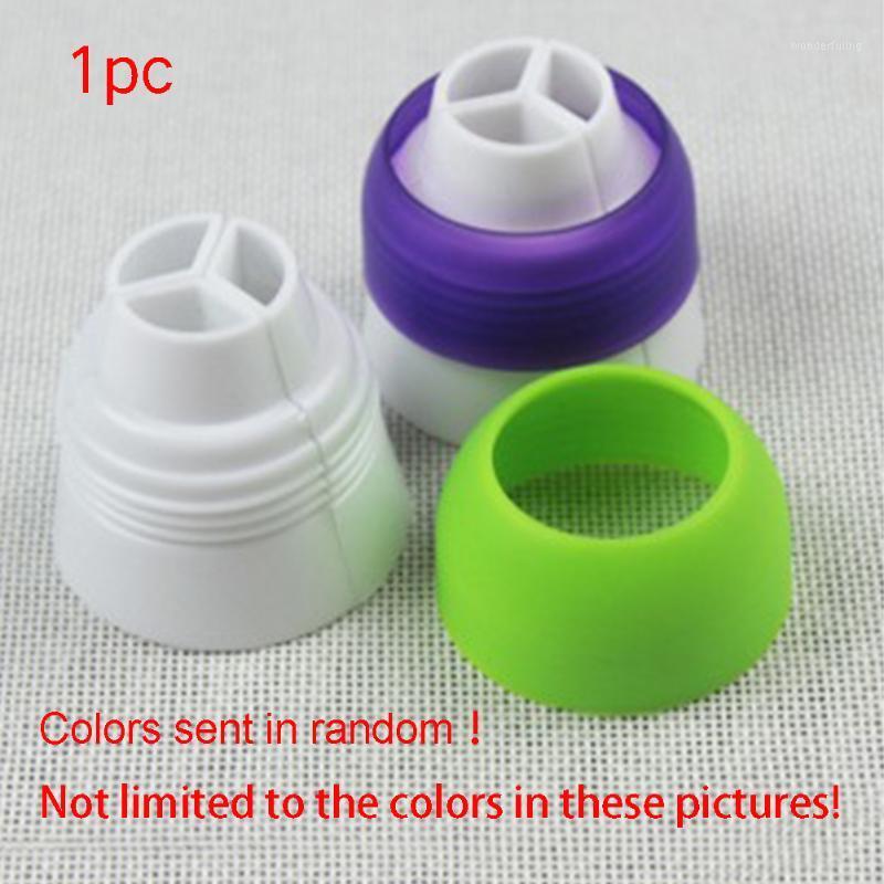 

3 Holes Tools Cake Store Icing Pipe Coupler DIY Accessory Baking Dessert Decoration Pastry Cream Tri-Color Nozzle Converter1