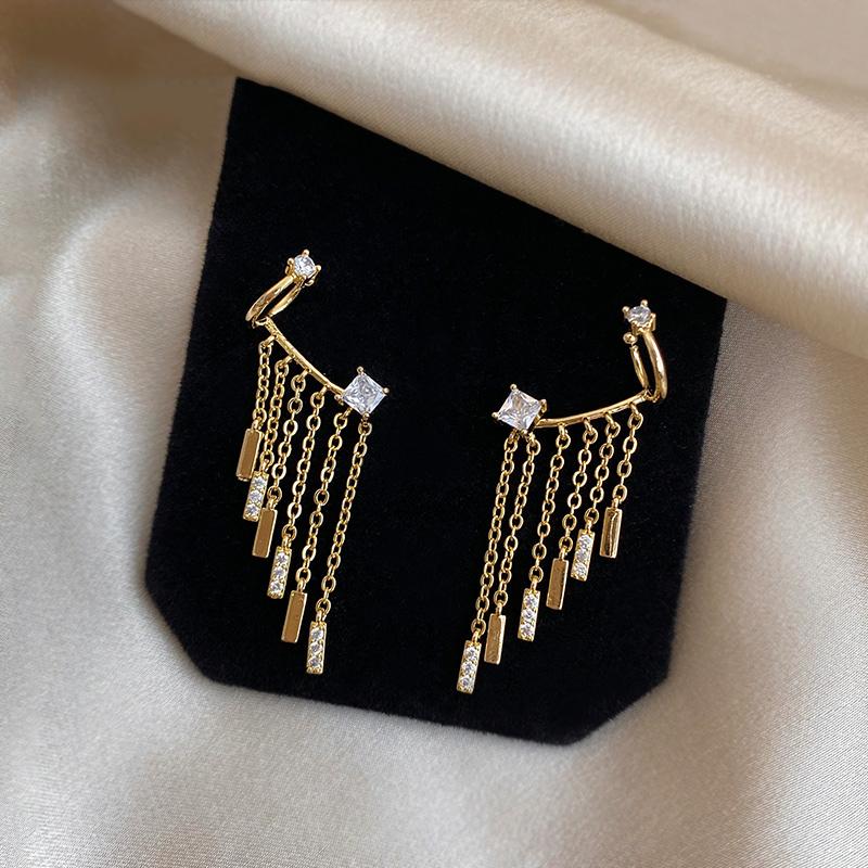 

Unusual Ear Clip Earrings 2020 Trend Stud Tassel Dangle Earring Fashion Korean Women Jewelry Luxury Party Accessories Earring
