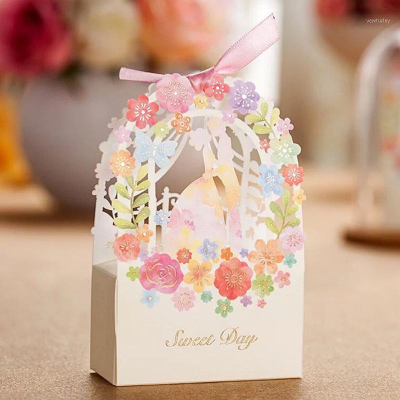 

1PC Elegant Luxury Decoration Romantic Wedding Gift Box Flower Bride Laser Cut Party Sweet Favors Wedding Paper Candy Box1