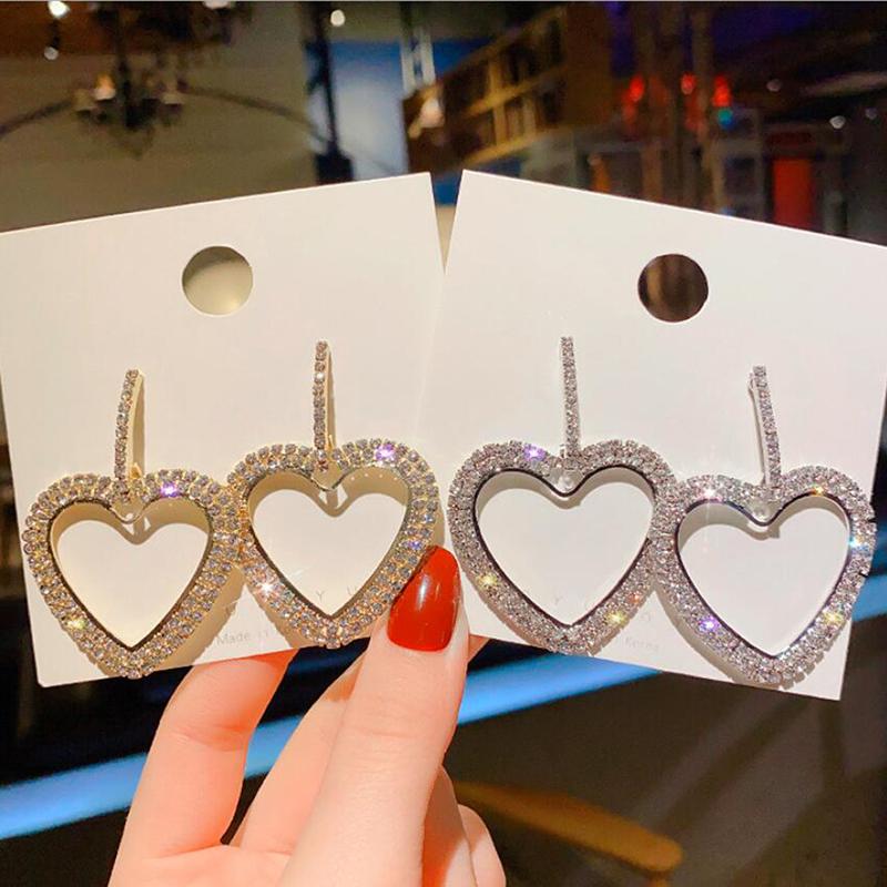

2021 New Dominated Contracted Korean Temperament Fine Crystal Earrings Fashion Shiny Heart Modelling Women Earrings