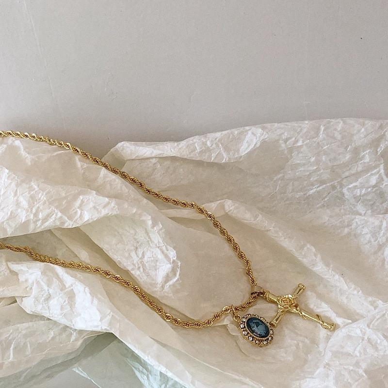 

AOMU Hip Hop Vintage Blue Crystal Cross Pendant Metal Gold Simple Clavicle Sweater Chain Necklace for Women Jewelry Party Winter