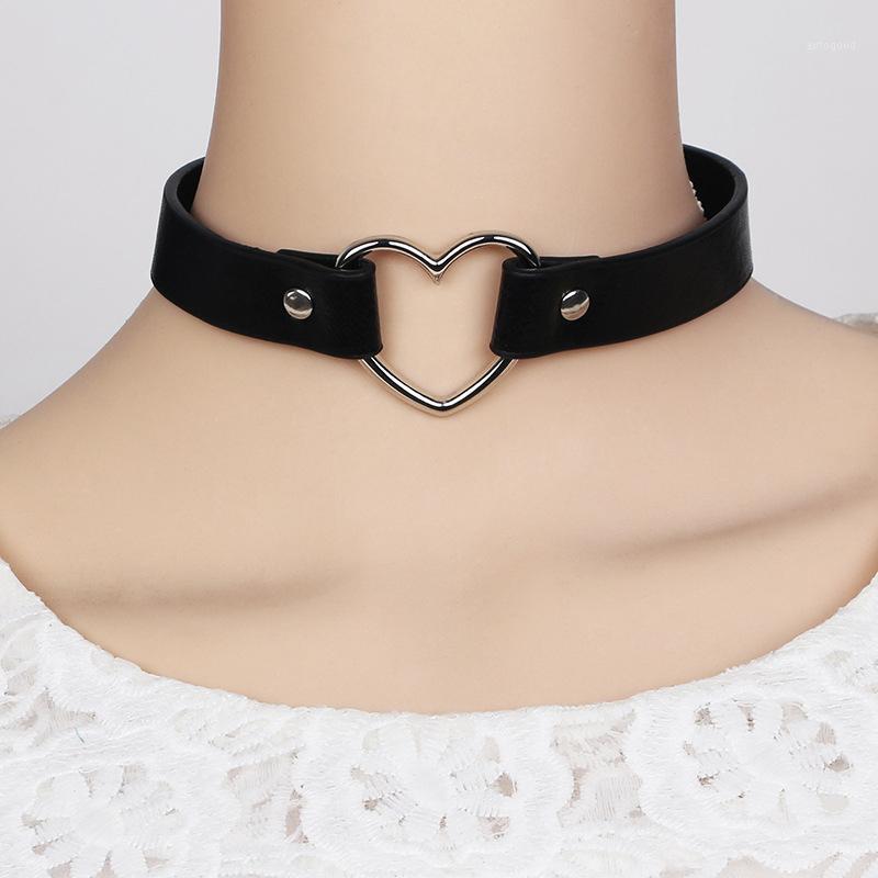 

Women Lady Punk Goth Harajuku Grunge PU Leather Rivet Heart Collar Choker Funky Torques Necklace Jewelry JAN881