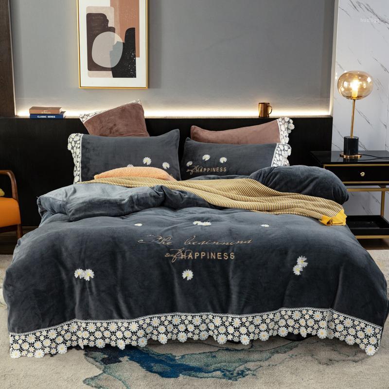 

Gray Winter Soft Flannel Fleece Daisy Embroidery Girl Bedding Cover Lace Linen Edge White Pillowcases Duvet Home Textile Bed Set1