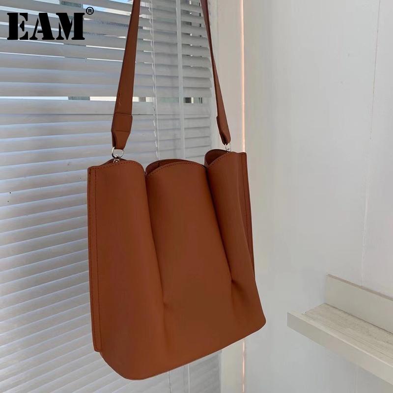 

[EAM] Women New handbag large capacity PU Leather Flap Personality All-match Crossbody Shoulder Bag Fashion Tide 2021 18A1631, Black