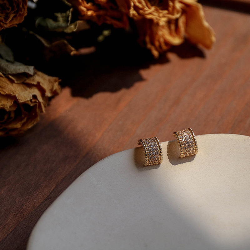 

New 2020 Korean Retro Small Zircon Hoop Earring For Women Ear Ring Elegant Circle Wedding Sweet Girl Hypoallergenic Jewelry Gift