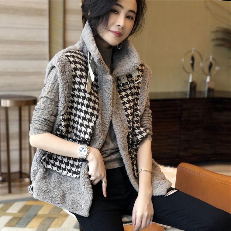 

2020 autumn and winter fashion large lapel top lamb wool sleeveless fur fur one-piece vest short coat vest, Gray