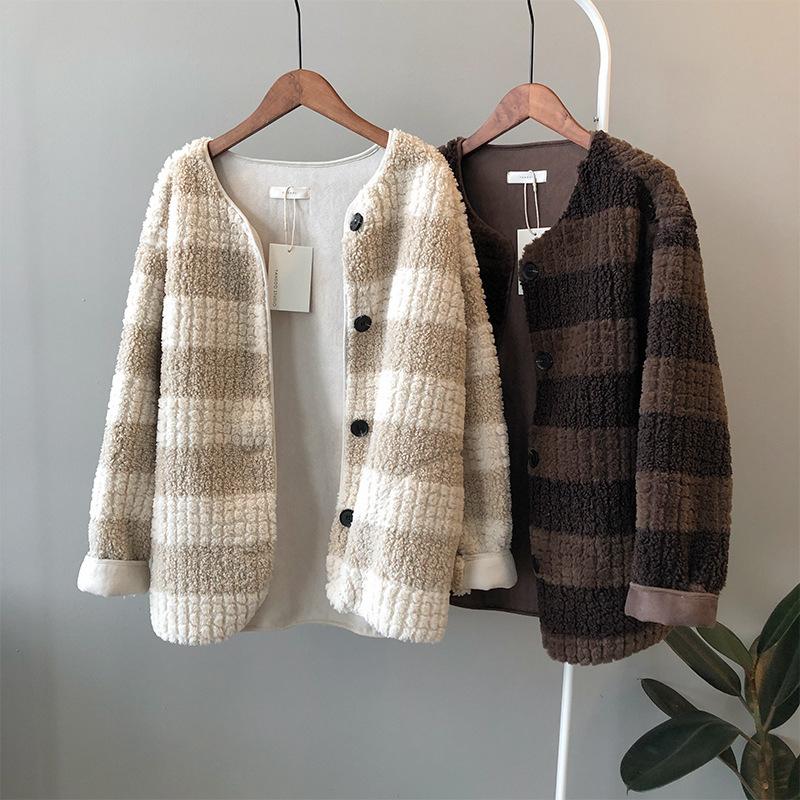 

2021 simple winter new fur lamb fur coat female Korean version loose round neck stripes fashion top, Beige