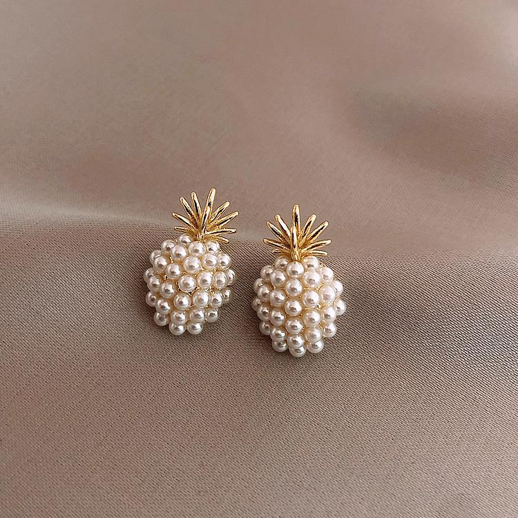 

2020 new design fashion jewelry pineapple pearl earrings for owman shiny trendy retro high-end stud earring female