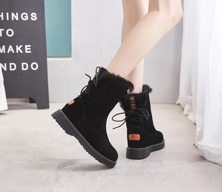 

Snow boots female winter 2020 new fashion fur one boots British wind short tube cotton shoes plus velvet1, Black