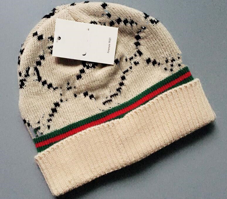 

Wholesale Winter caps88 Hats Women bonnet Thicken Beanies with Real Raccoon Fur Pompoms Warm Girl Caps snapback pompon beanie Hats, Blue;gray