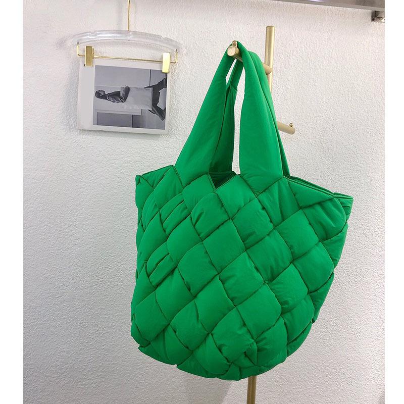

Waist Bags Fashion 21 Winter Runway Women Nylon Woven Large Capacity Shoulder Green Duck Down Handbags Trend Bag Casual Tote Female