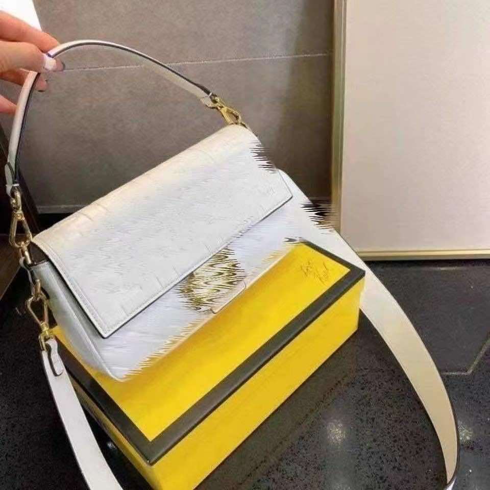 

21 Spring and Summer New Women Bag Candy Colorful Pink French Stick Canvas Cowhide Embroidery One Shoulder Slant Classic FF Baguette Fashion, Red