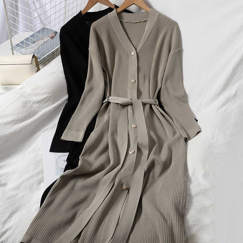 

Autumn Women Knitted Midi Dress Casual V-neck Single Breasted Black/Khaki Knit Dresses Korean Chic Female New Robe Mujer 2020 Y0603