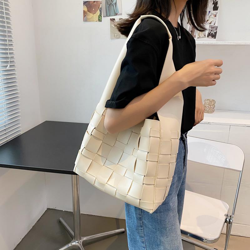 

Evening Bags European Cross Bag Women's Retro Handbag Designer Soft Leather 2021 Large Capacity, Beige