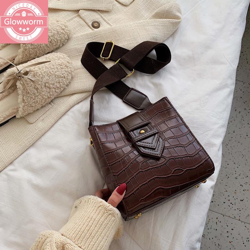 

Stone pattern shoulder messenger bag 2021 winter new embossed female bag lady mobile phone wallet fashion shopping, Black