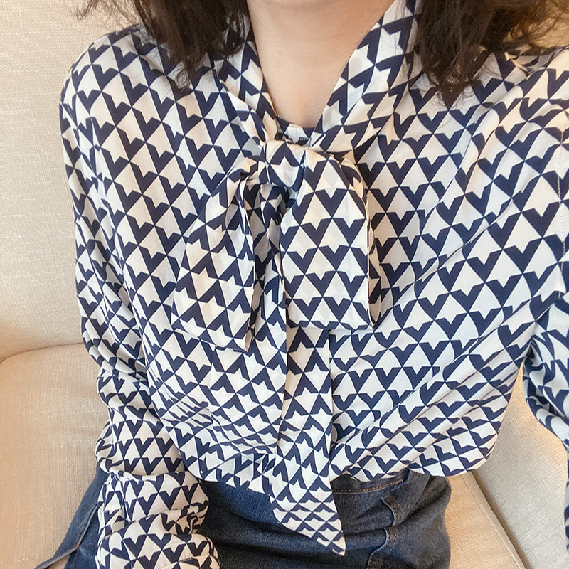

100% Silk Women Geometric Print Shirt Bow Lace-up V-shaped Blouses 2021 Spring New Gy49, Black