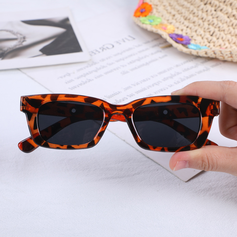 

Women Vintage Sunglasses Summer Fashion Sun Glasses Lady Eyeglasses Eye Shades Female Shades Streetwear Eyewear Cycling Glasses Glasses wholesale, White;black