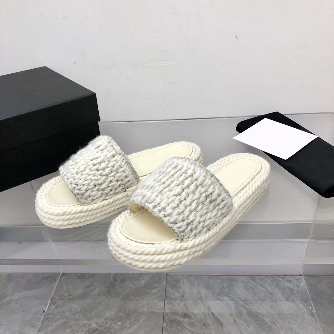 

2022 New Luxury Designer Dunks HONEY SLIPPERS Breathable and Comfortable Flat Non-Slip Design trend Size 35-39 with Box, Black