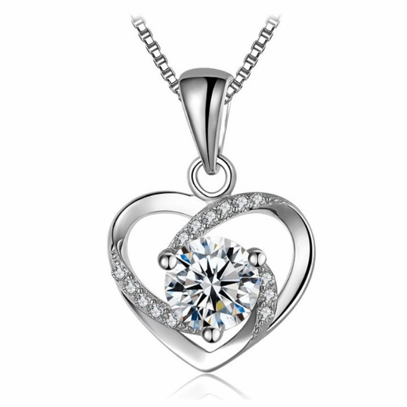 

Pendant Necklaces Charm Luxury Minimalist Aesthetics Shining Zircon Heart Pendants Silver Plated Couple Jewelry For Women Gifts
