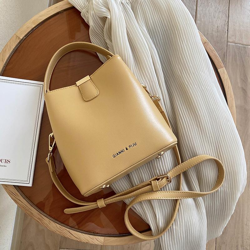 

Hot Brand Designer Woman Bags 2021 New Trendy Lady Mini Small Bucket Bag Female High Quality Pu Leather Bag Fashion Handbag Girl, Black female bags