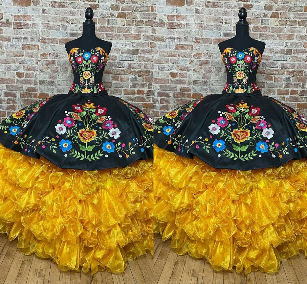 

2022 Vintage Black Yellow Quinceanera Dresses Mexican Style Flowers Embroidered Ruffles Strapless Lace-up Sweet 15 Girls Charro, Lavender \lilac