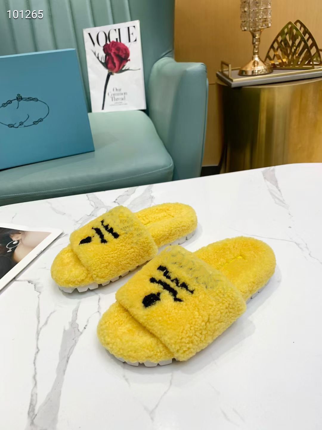 

Loafers Fur Muller Slipper Fashion Women Letter Print Fluffy Furry Slippers Ladies Winter Warm Comfortable Beautiful Girl Flip Flops mjjj0003