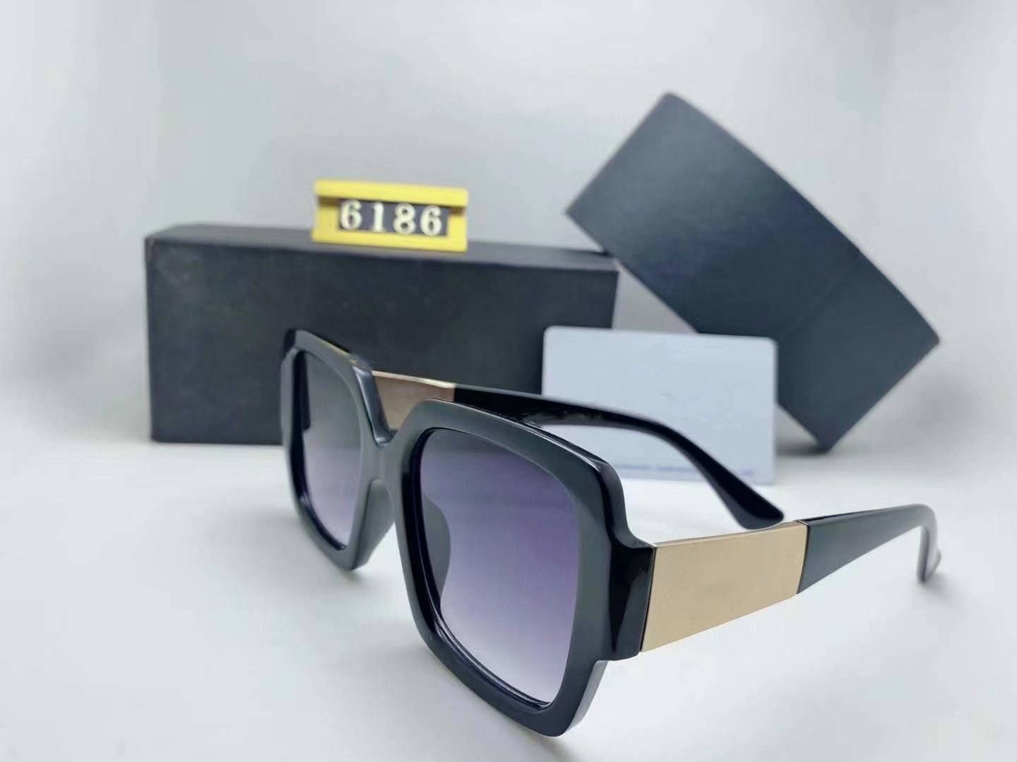 

2021 Fashion Designer Sunglasses Highest Quality Men & Women Polarized UV400 Lenses Leather Box Cloth Manual Accessories, Everything! 6186