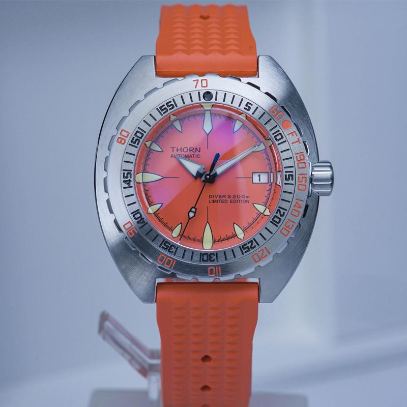 

Wristwatches THORN Men's Diver Watch Orange Dial Sapphire Crystal NH35 Automatic Movement Rotating Bezel 200m Water Resistant Luminous Rubbe, Black pvc