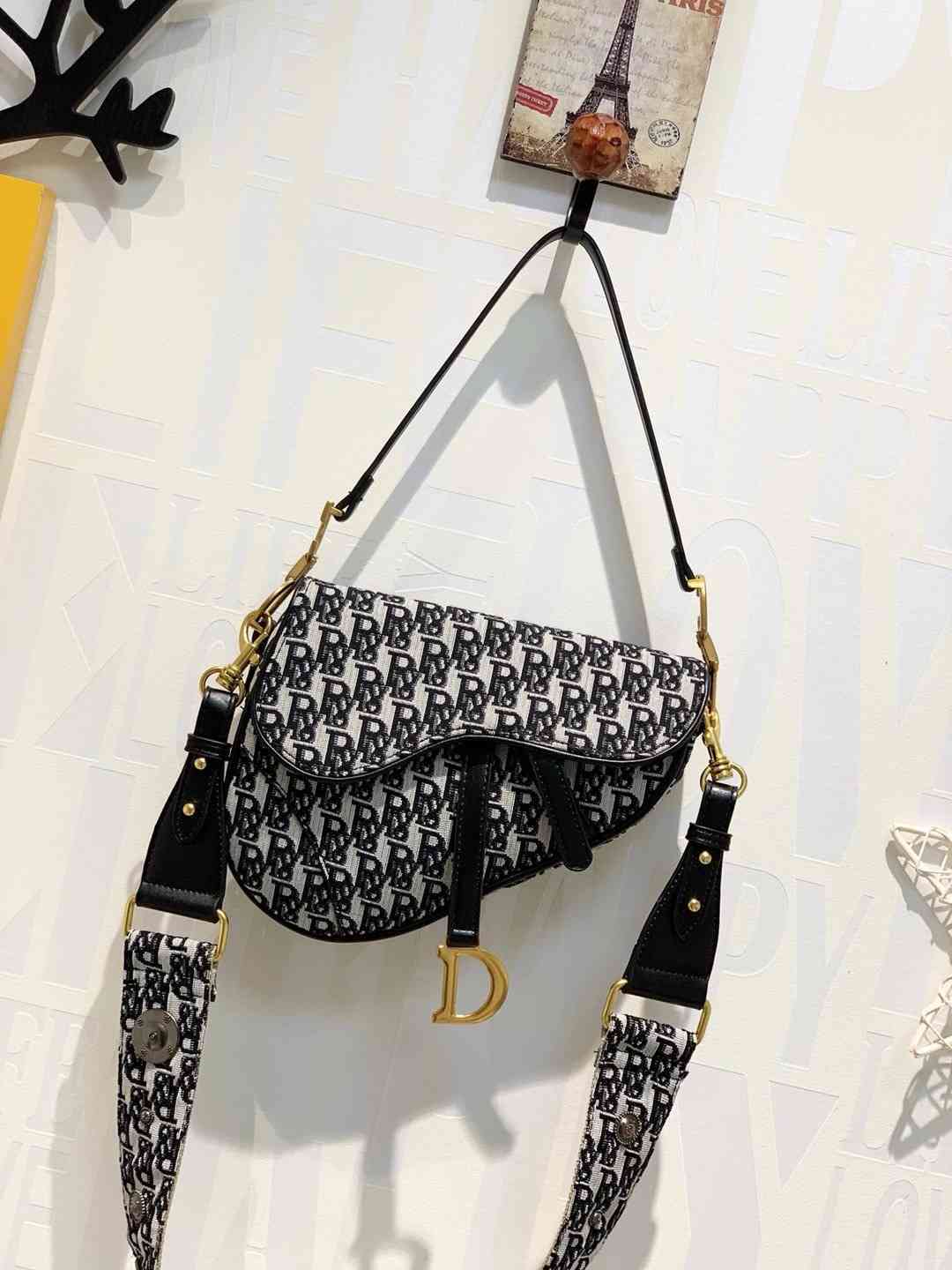 

60% Off Outlet Store 2021 new d family embroidered canvas saddle bag star same letter messenger single shoulder women's Bag FashionEDXX, Trumpet