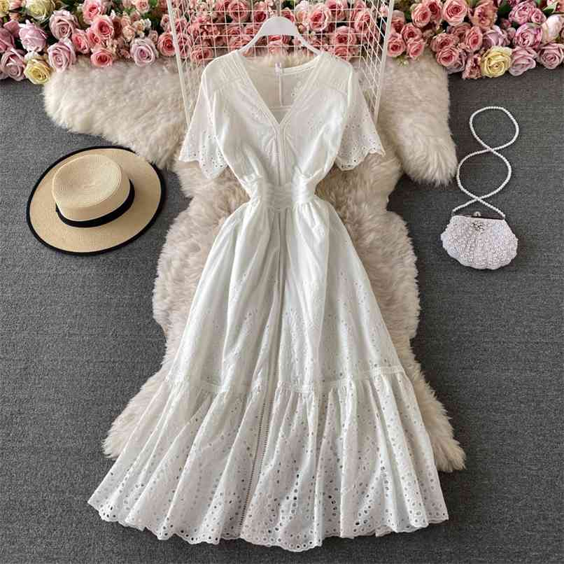 

Temperament White Dress Women Vestidos Summer V-neck Hollow out Flower Embroidery Short-sleeved Seaside Vacation Long 210602