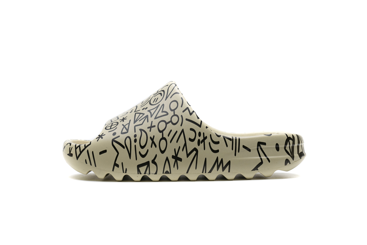 

2020 Kanye west rubber slide desert sand bone RESIN Graffiti rubber height increase men women slippers with box soft wide version, Black