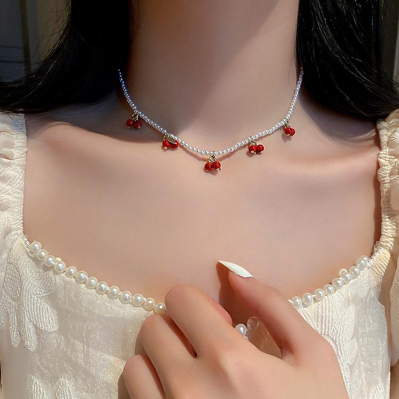 

Chokers Dainty Bohemian Simulated Pearls Beaded Choker Collars Necklaces Red Cherry Fruit Pendant Necklace Women's Jewelry
