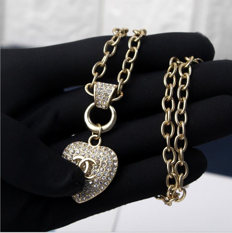 

Peach heart full diamond letter necklace sweater chain fashion leisure versatile spring and summer