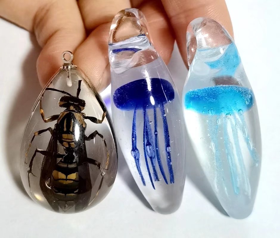 

12 pcs Pendant Embedded Rare Bee Insect Vogue Design Glass Jellyfish Jewelry Party Gift accessories