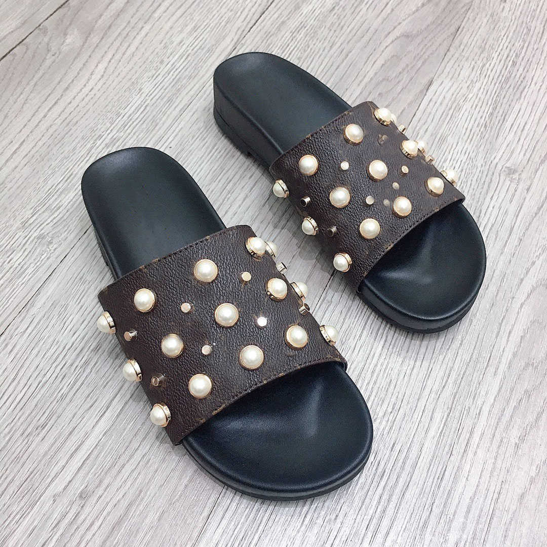 

2021 Slipper Women Designer Shoes Luxury Slide Summer Fashion Wide Flat Slippery Thick Sandals Flip Flops, Black