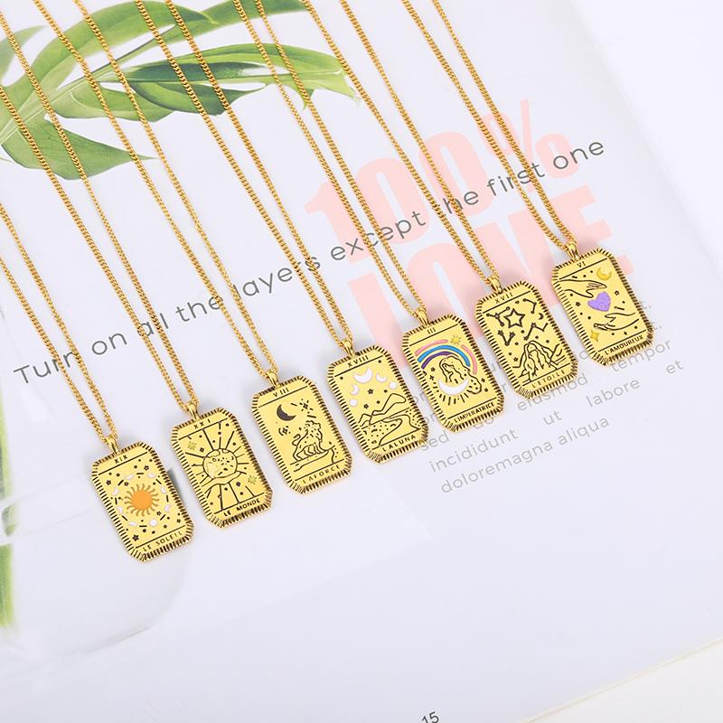 Colliers Pendentif Gilded Squelette Doré Skeleton Tarot Talisman Collier de crâne pour hommes Femmes Major Arcana Amulette en acier inoxydable Lo