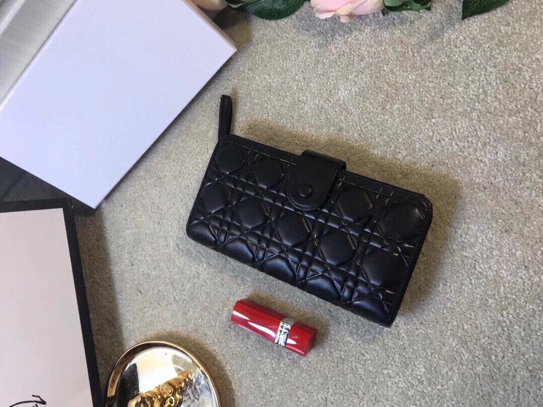 

2021 fashionable and beautiful ladies famous shoulder bag leather chain messenger bag fashionable size:19*10cm Black1, Black