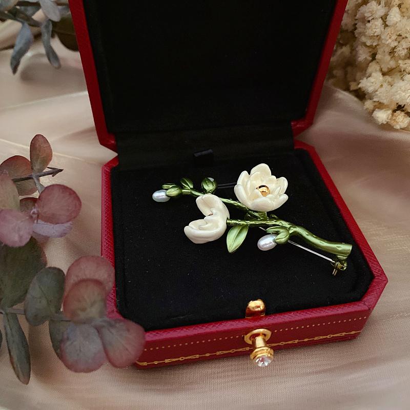 

Pins, Brooches Restoring Ancient Ways Is Plant Magnolia Drop Glaze Enamel Freshwater Pearl Senior Feeling Exposed Female Pin, Gray